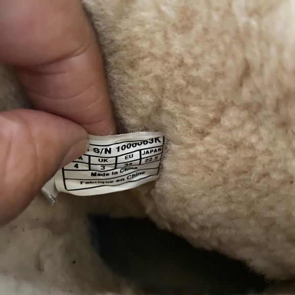 UGG Kids Classic II Sequin Rainbow Winter 1006063K Girls Size 4 Purple Ankle - Picture 9 of 9